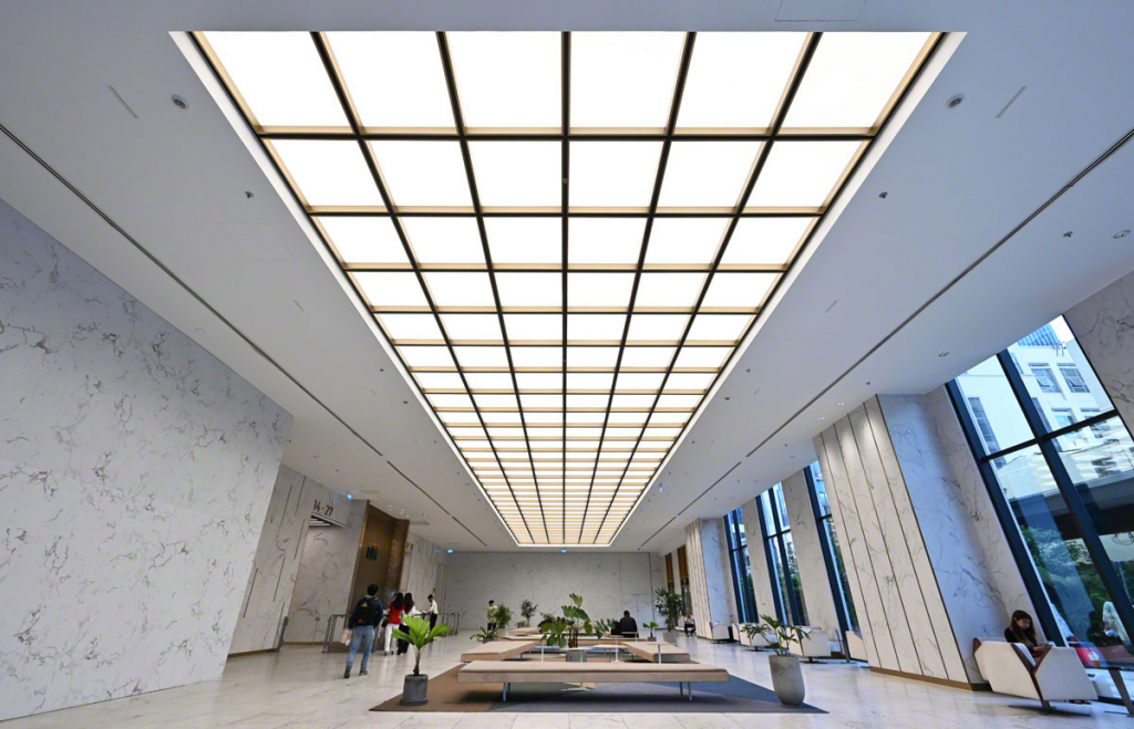 Trần Xuyên Sáng Trắng Mờ